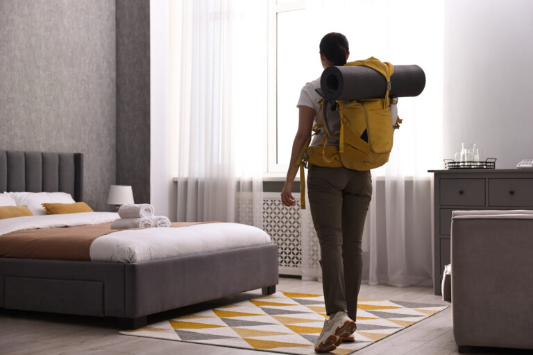 Top Tips and Essential Checklist for Booking a Short-Term Rental on Airbnb or Vrbo